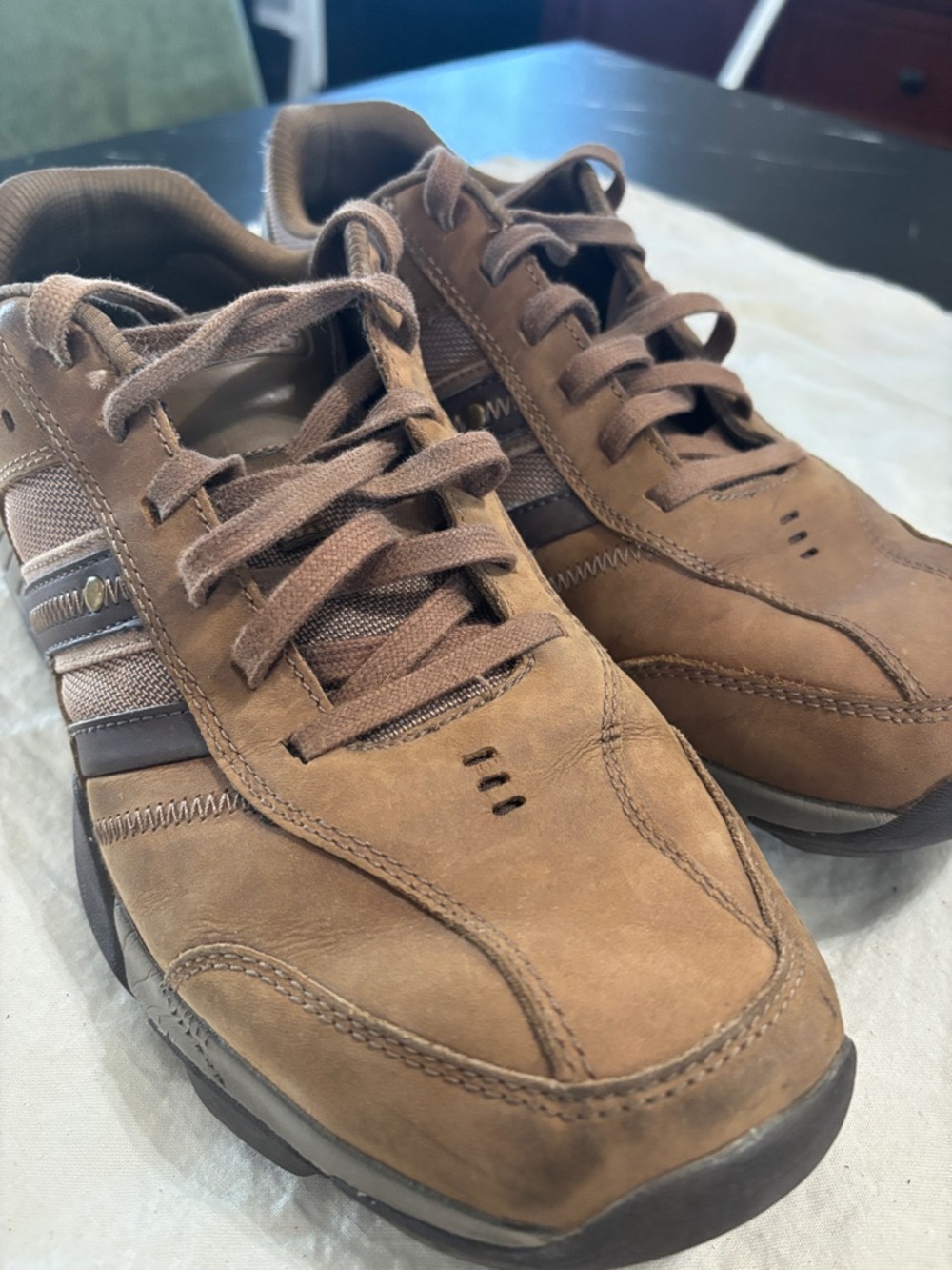 Men's Brown Leather Lace-Up Walking Sneakers